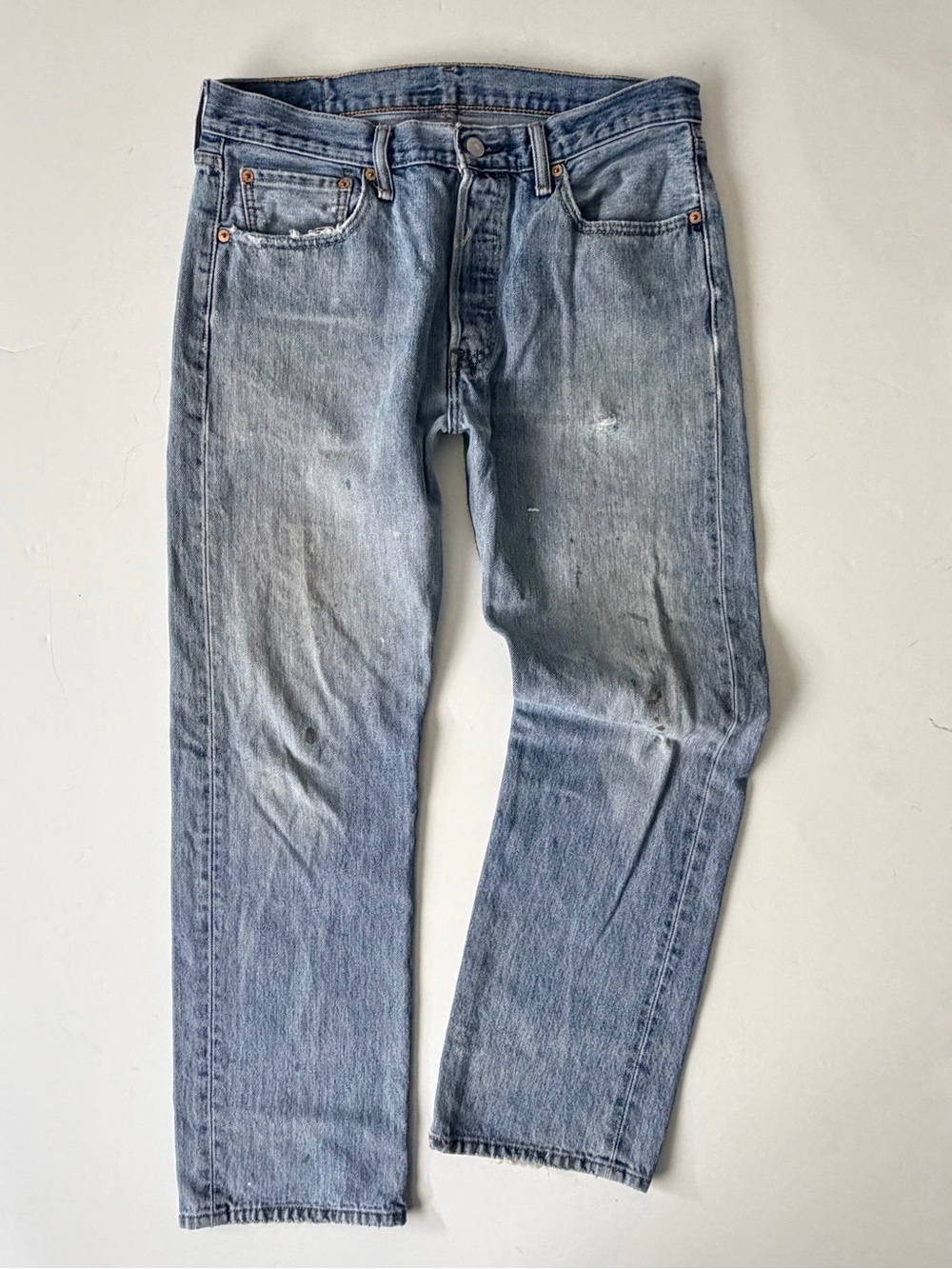 Y2K Levi's 501 blue jeans size 33x29. Distressed and faded